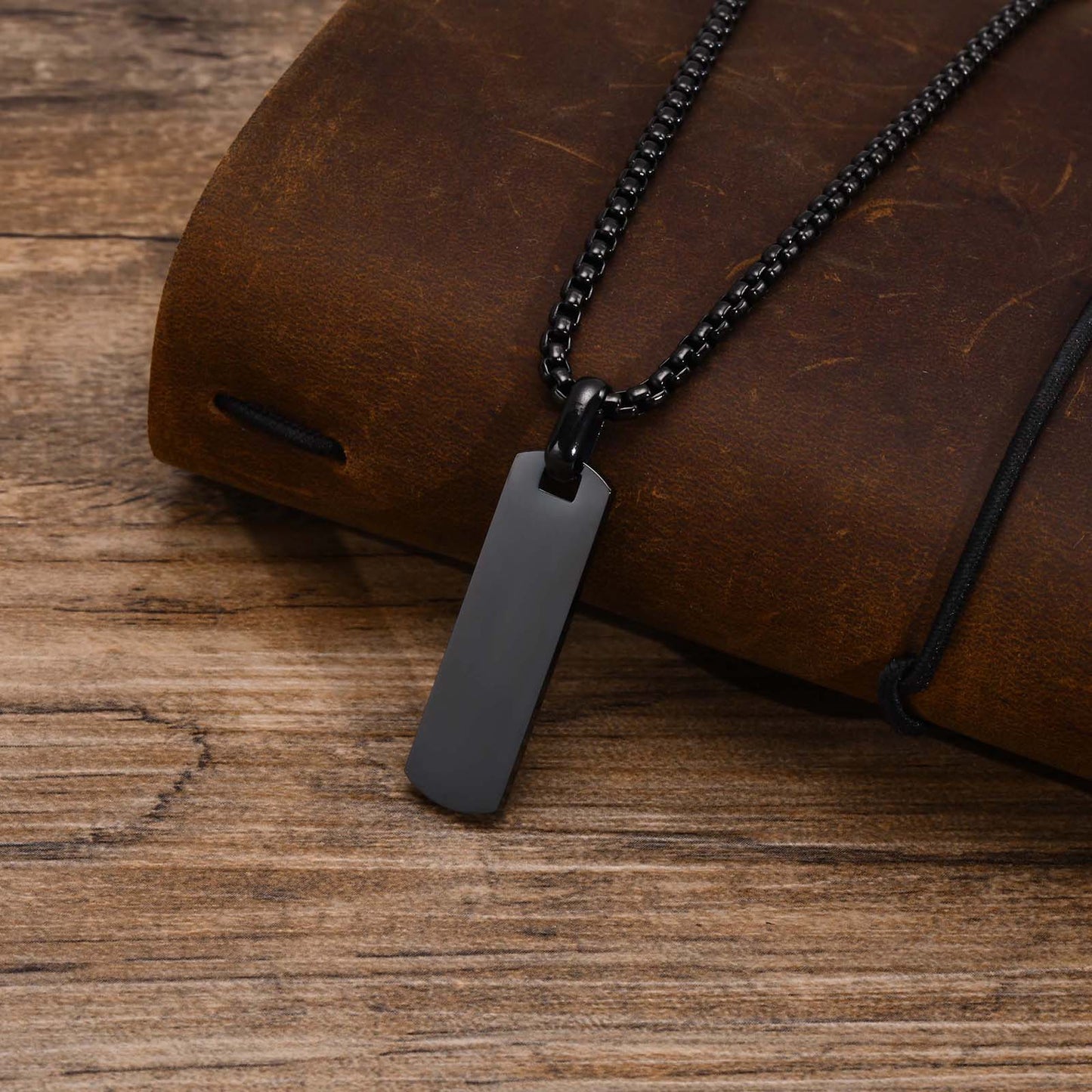 Minimalist Men's Square Necklace 18k